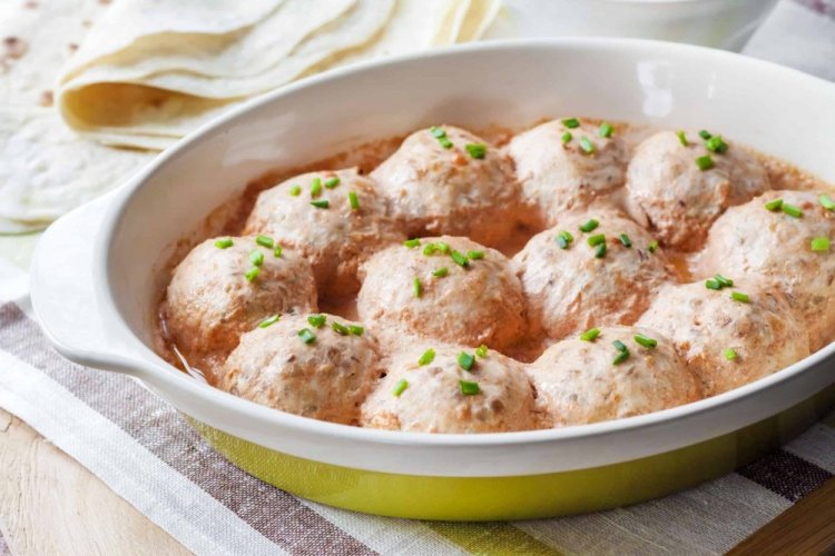 Тефтели из индейки с кабачком в сливочном соусе