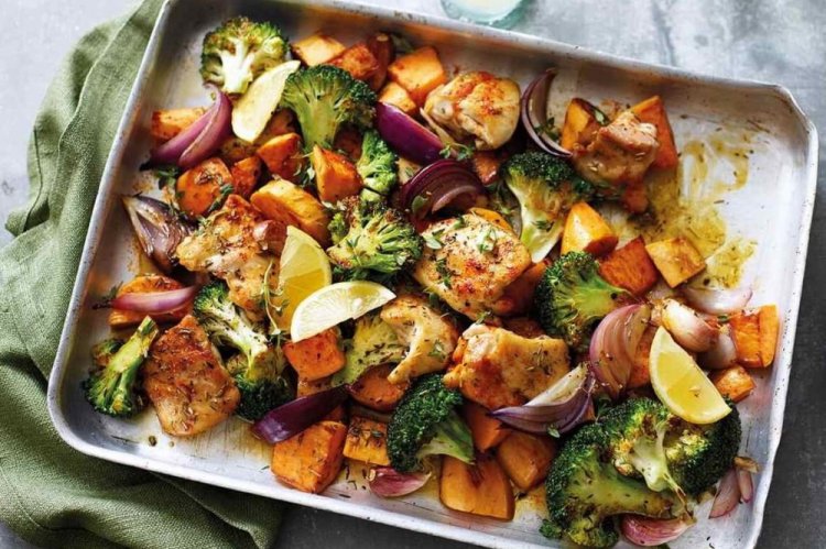 Курица с овощами в духовке