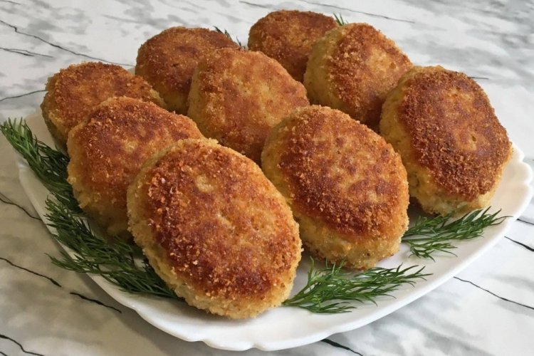 Котлеты из минтая с салом