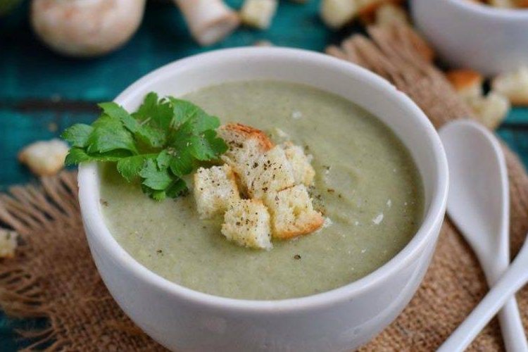 Суп-пюре из цветной капусты и грибов