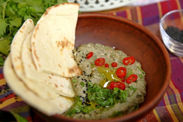 Бабагануш с перцем чили