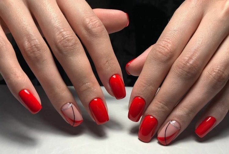 Красный маникюр на короткие ногти