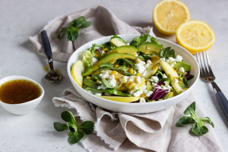 Салат с творогом и яблоками