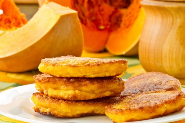 Тыквенные оладьи с яблоком