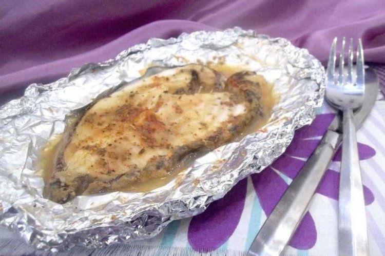 Запеченный стейк зубатки в фольге