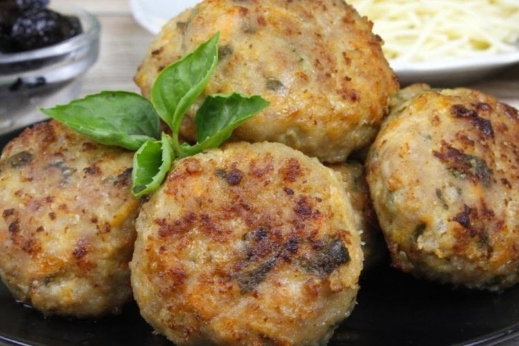 Котлеты из индейки с овсяными хлопьями в духовке