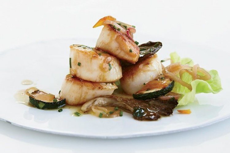 Морские гребешки с грибами шиитаке