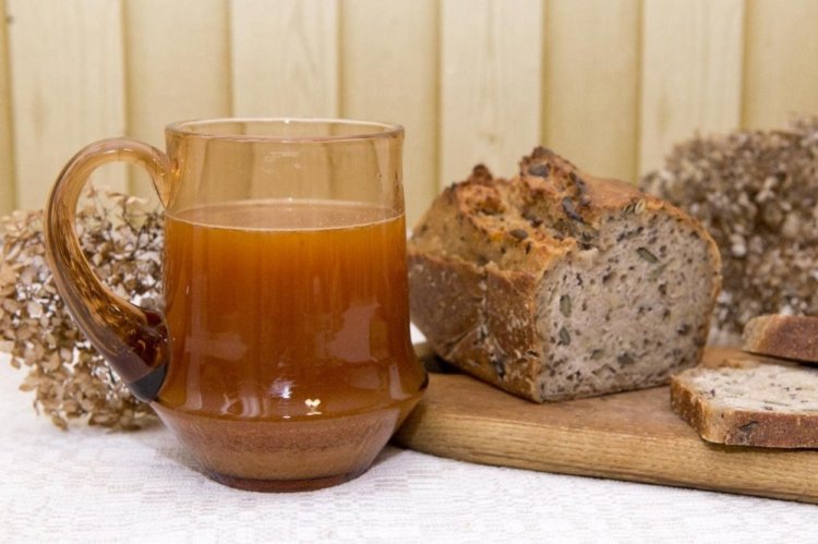 Квас из ржаного хлеба с цикорием