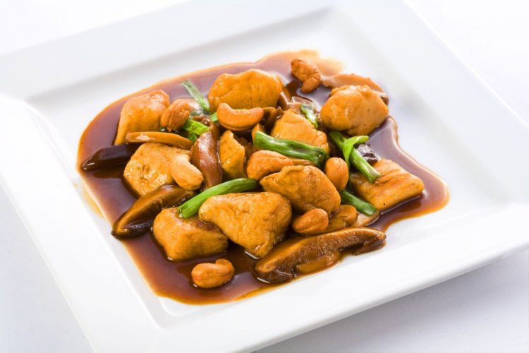 Курица с грибами шиитаке в устричном соусе