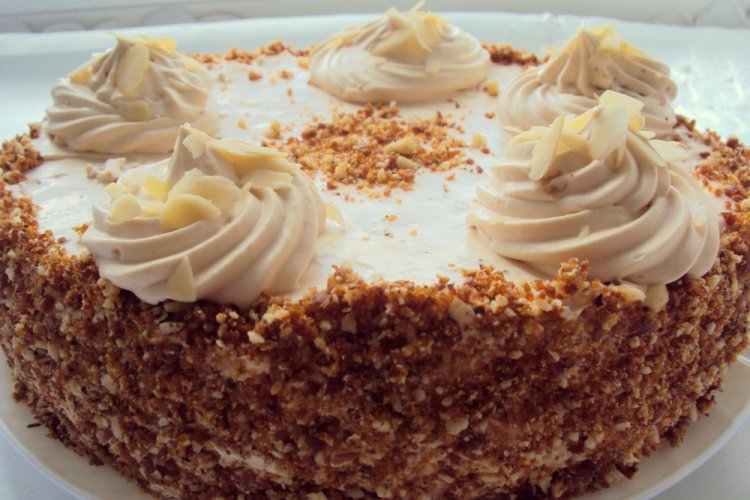 Сливочный крем с орехами для торта