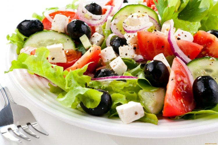 Греческий салат с маслинами