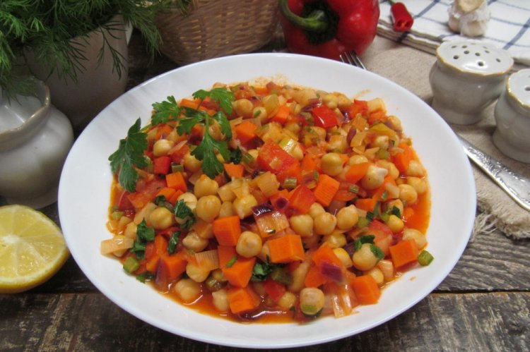 Овощное рагу с нутом