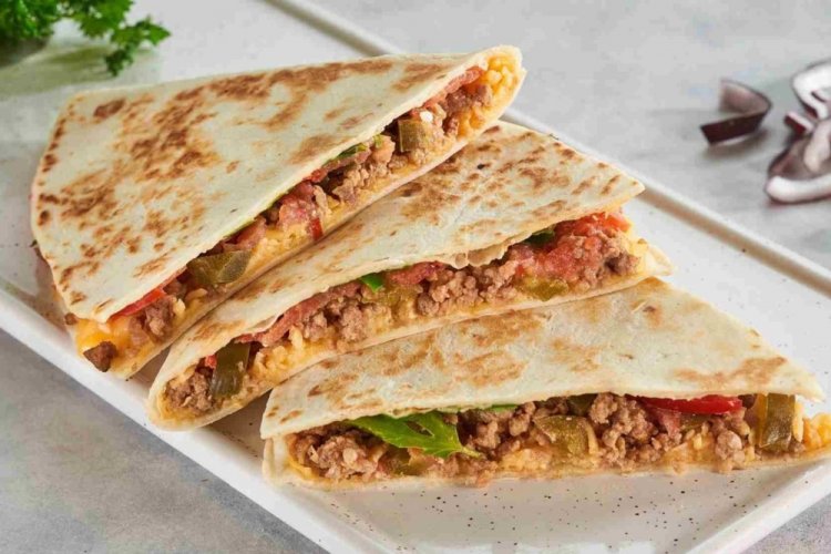 Тортилья с фаршем на завтрак