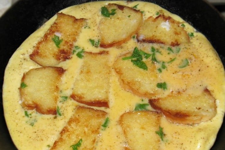 Гренки в омлете