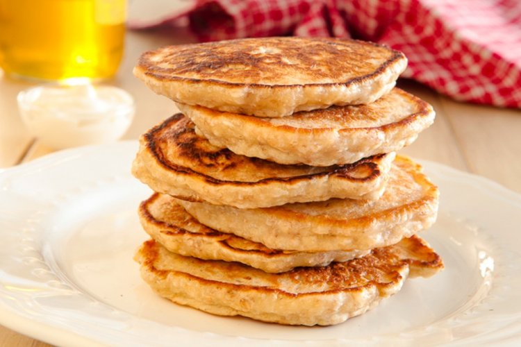 Овсяные оладьи с колбасой