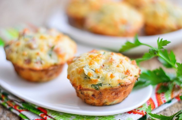 Маффины с сосисками и сыром