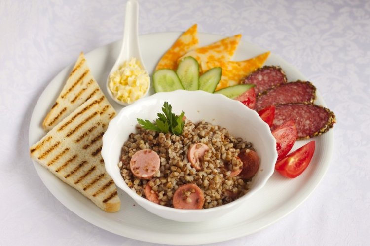 Гречка с сосисками