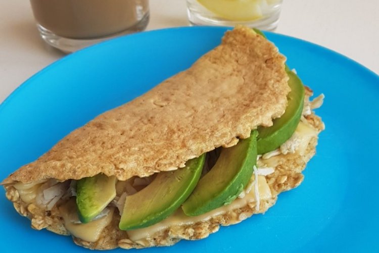 Овсяноблин с сыром и авокадо