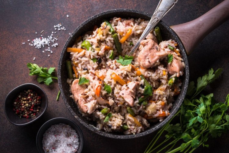 Тушеная индейка с рисом