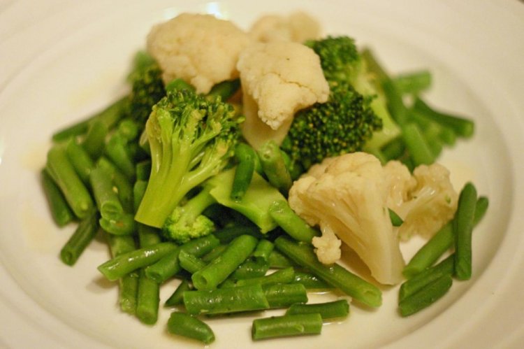 Салат из цветной капусты, брокколи и стручковой фасоли