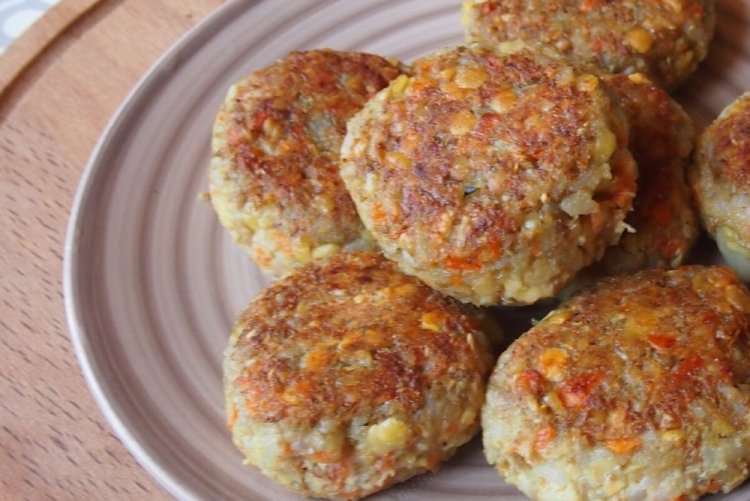 Котлеты из чечевицы с сыром