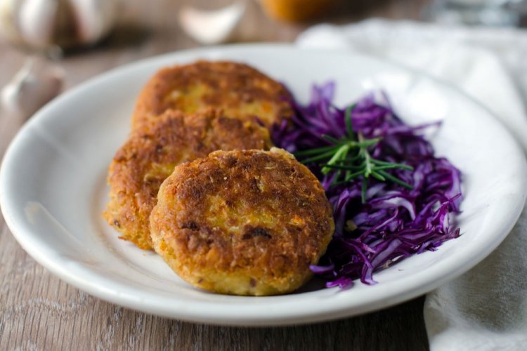 Котлеты из чечевицы с курицей