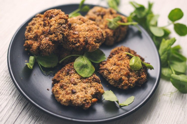 Котлеты из чечевицы с грибами