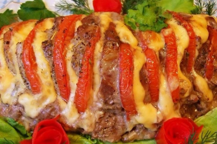 Свиная вырезка с ветчиной в духовке