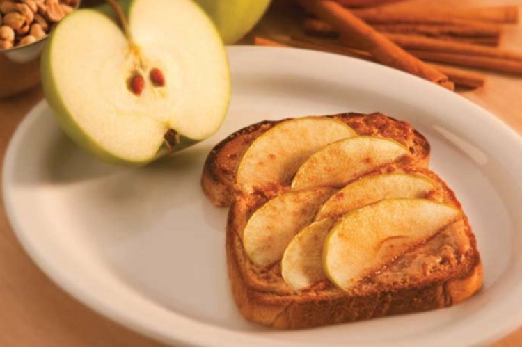 Бутерброды с ореховой пастой и яблоком