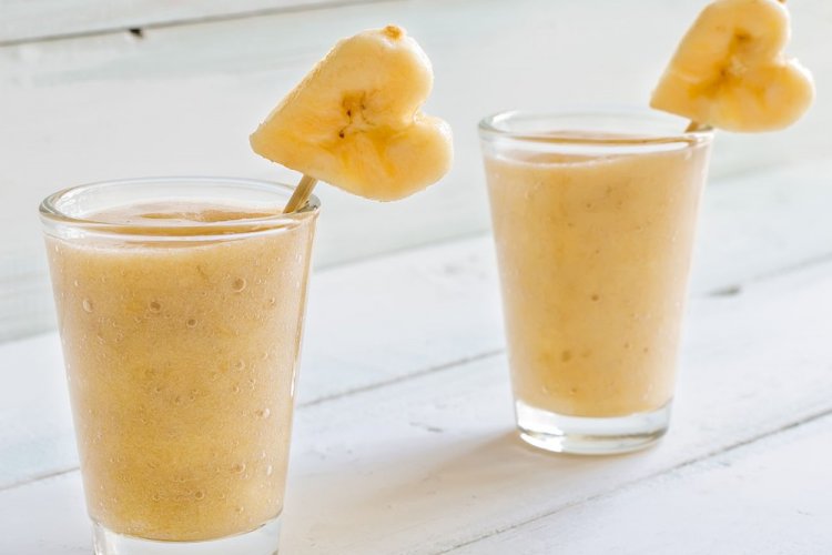 Молочный коктейль с бананом и мороженым