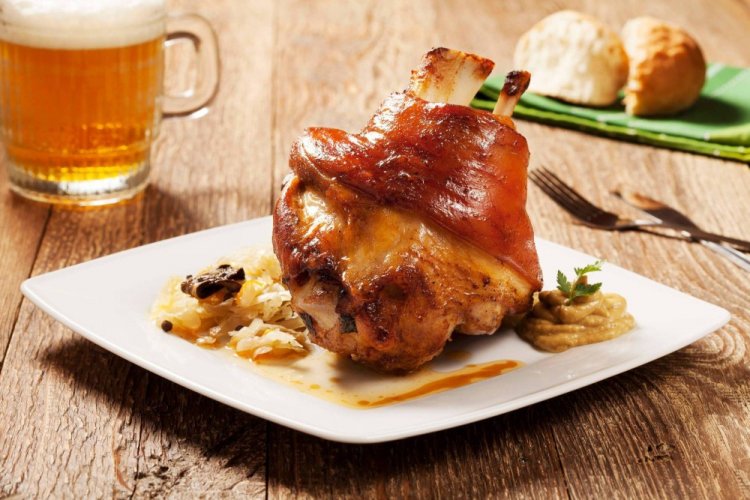 Свиная рулька в пиве в духовке