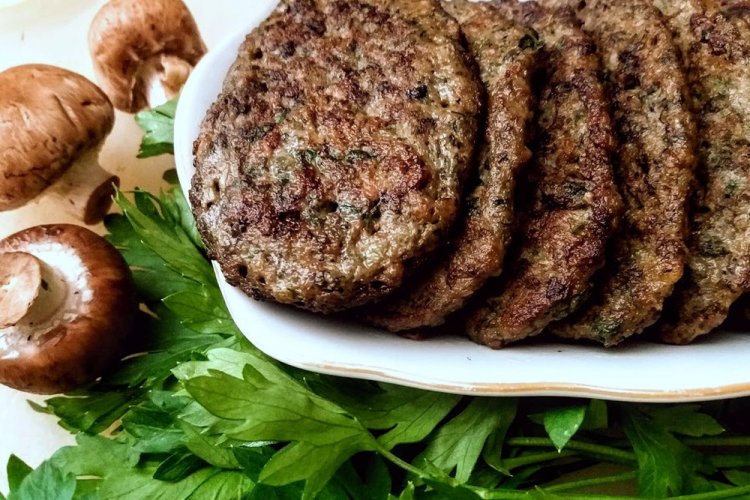 Котлеты из свиной печени с грибами