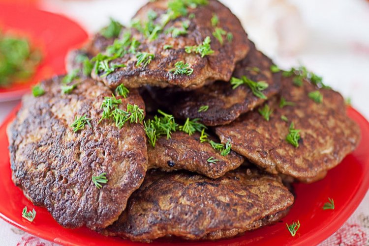 Котлеты из свиной печени с картошкой