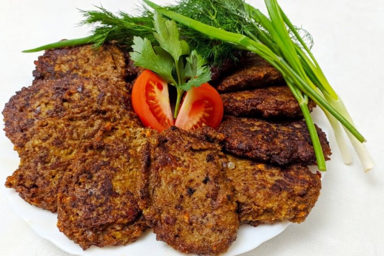 Котлеты из свиной печени с овощами