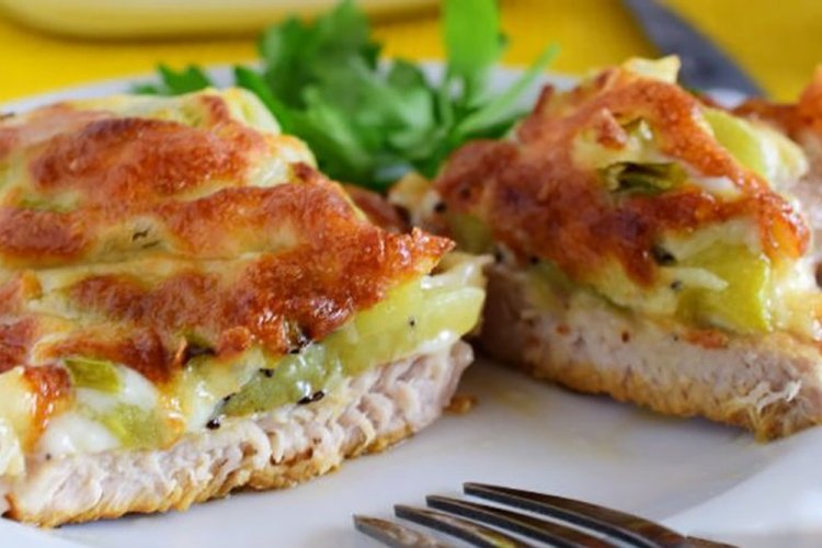 Свинина с киви на Новый год