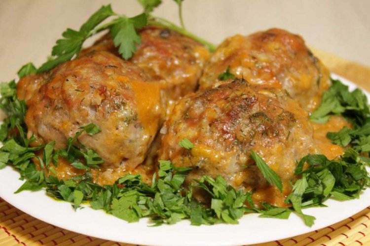 Ежики из фарша в томатно-майонезном соусе