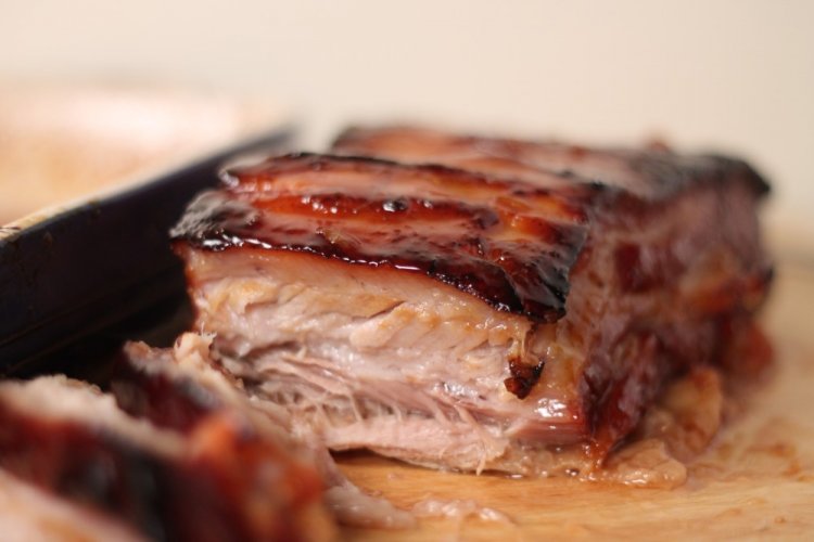 Свиная грудинка в томатно-горчичном соусе в духовке