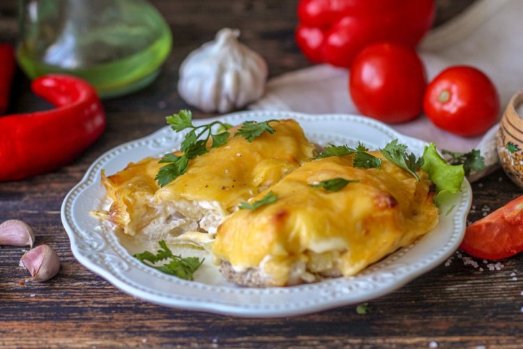 Запеченные куриные отбивные с ананасами