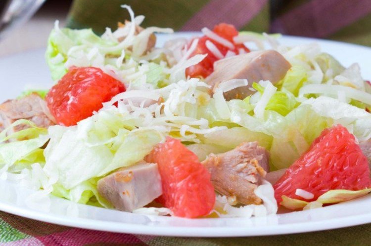 Салат с курицей и грейпфрутом
