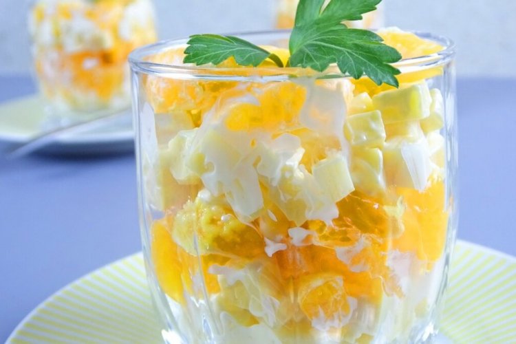 Салат из мандаринов и сыра