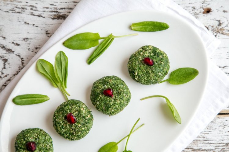 Пхали из свекольной ботвы и зелени