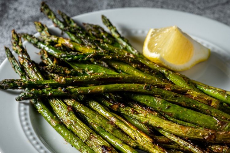 Спаржа на сковороде-гриль