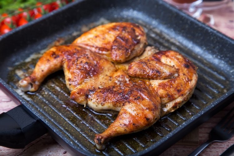Цыпленок табака на сковороде-гриль