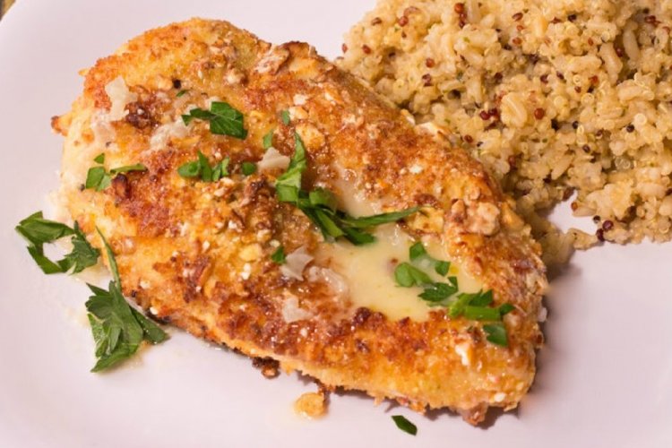 Куриный шницель в миндальной панировке