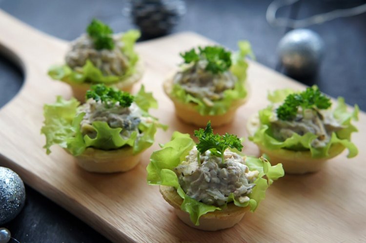 Тарталетки с тунцом на Новый год