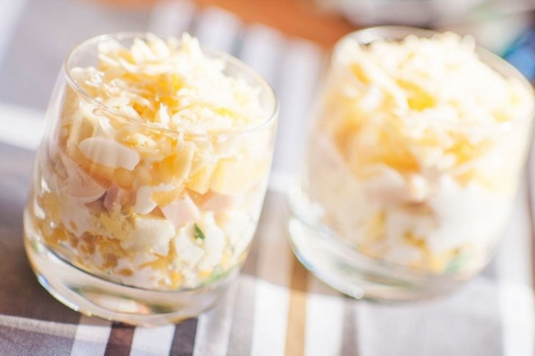 Новогодний салат в бокале