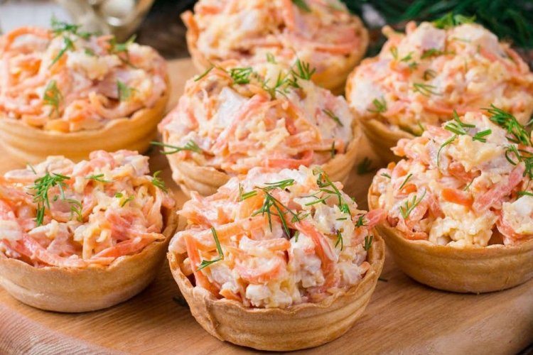 Тарталетки с курицей и морковью на Новый год 2024