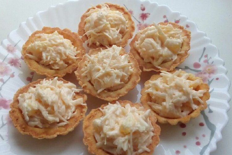 Тарталетки с курицей и сыром