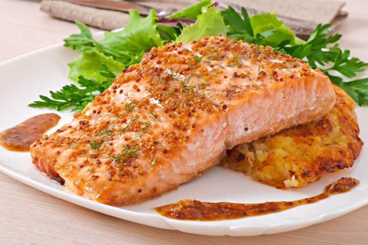 Сочный лосось с медом в духовке