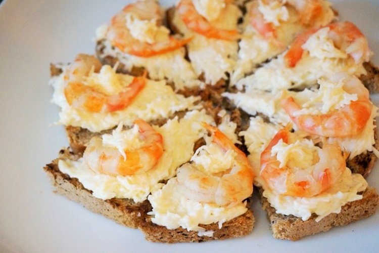 Бутерброды с креветками на Новый год 2024